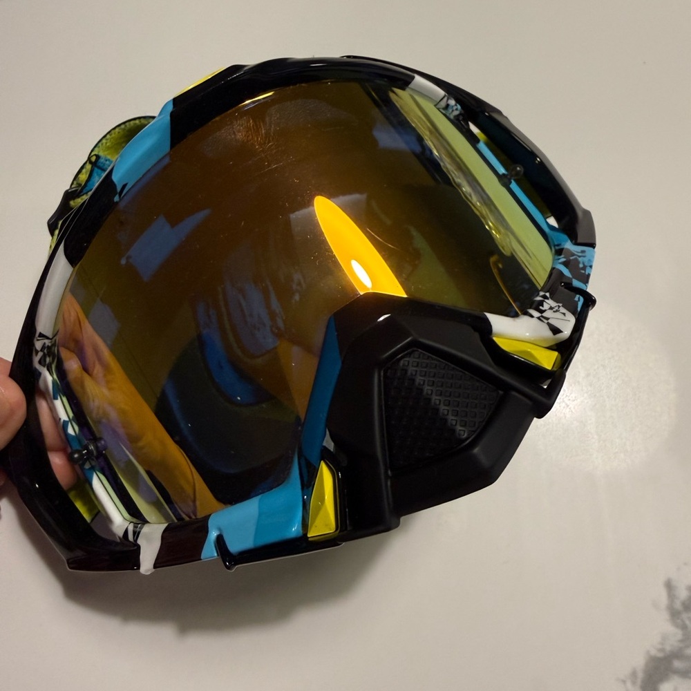 Stylish Multicolor Ski Goggles Oakley